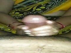 ചൂടുള്ള കൗമാരക്കാരും പെൺകുട്ടികളും തുളച്ച് കൊണ്ട്