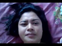 സുന്ദരിയായ ബ്ലൊഗ് പെൺകുട്ടി സമനിരപ്പുണ്ടാക്കുകയും വായ