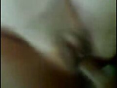 ഒരു ദമ്പതികൾ സൂപ്പർ-ഫക്കിംഗ്-ഹോട്ട് ബ്രൂണെറ്റുകൾ എല്ലാ പോസുകളിലും കിടക്കയിൽ ഒരു പയ്യനുണ്ട്