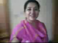 വളരെ മര്യാദയോടെ സ്റ്റഫ് രണ്ട് ദ്വാരങ്ങൾ ബേബി